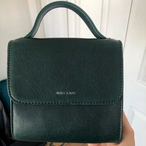 Matt & Nat removable strap small green purse
